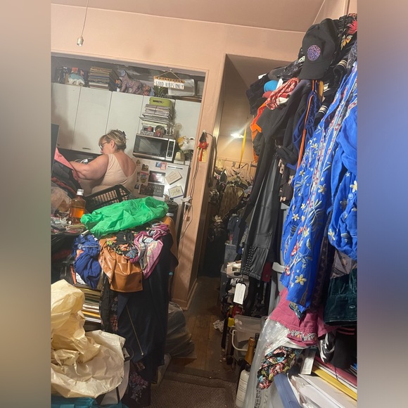 Meet your Posher, Merrill. My listings are 1 owner items. 10-20% off offers only - Picture 5 of 6